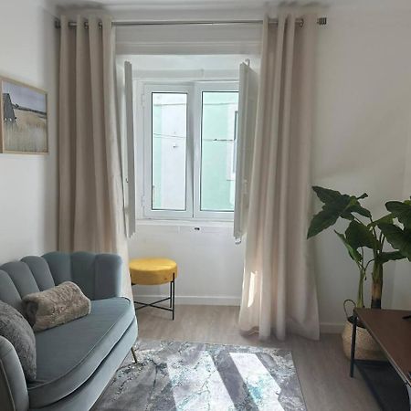 Stylish Renovated Apartment In Chiado Lisbon Exterior photo