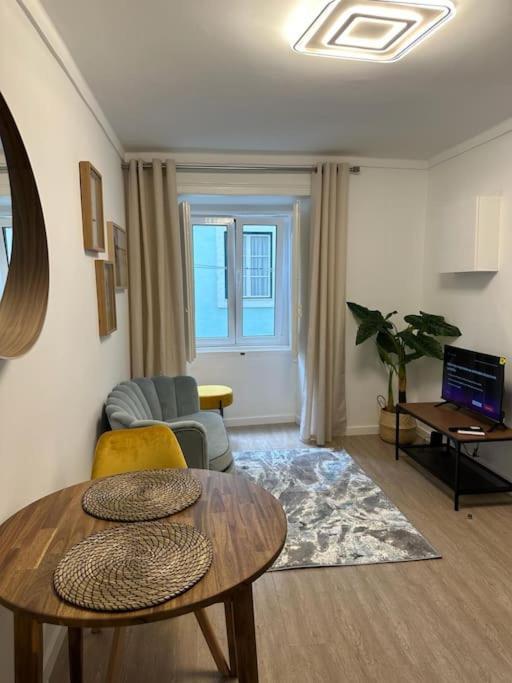 Stylish Renovated Apartment In Chiado Lisbon Exterior photo