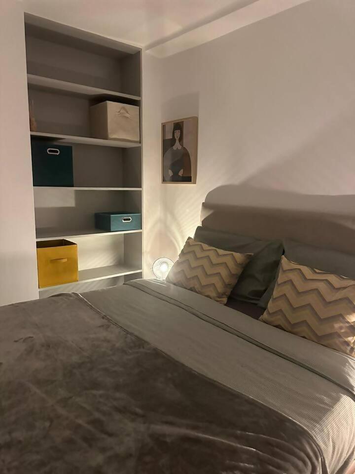 Stylish Renovated Apartment In Chiado Lisbon Exterior photo