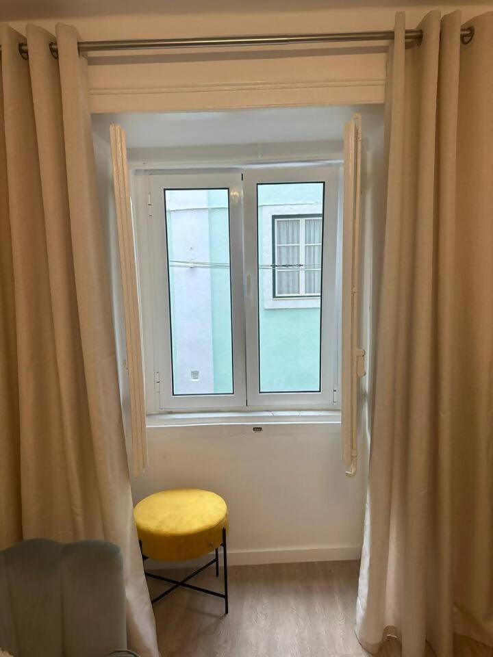 Stylish Renovated Apartment In Chiado Lisbon Exterior photo