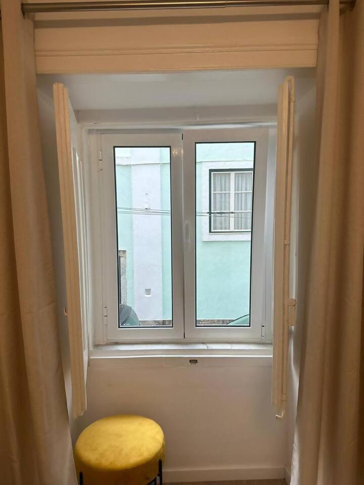 Stylish Renovated Apartment In Chiado Lisbon Exterior photo